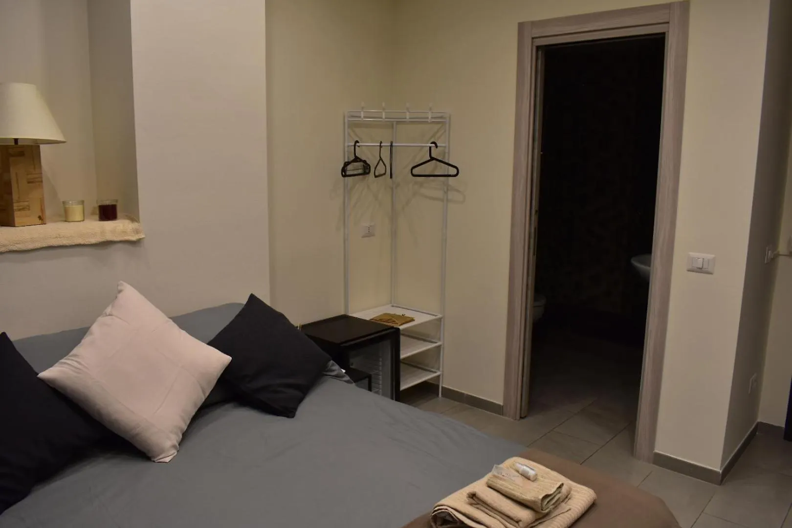 Guest house Mimmu Private Rooms Naples Italy