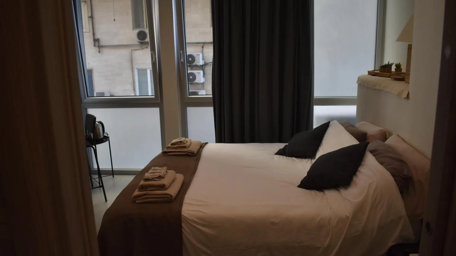 Mimmu Private Rooms Naples Italy