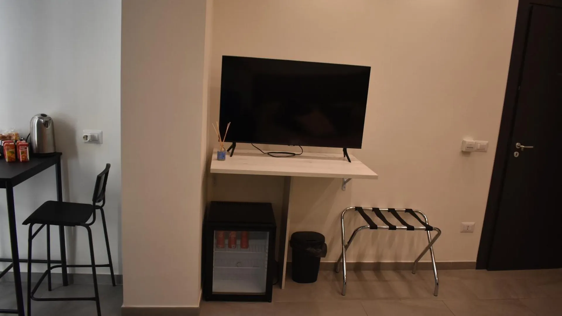 Mimmu Private Rooms Naples 0*,  Italy